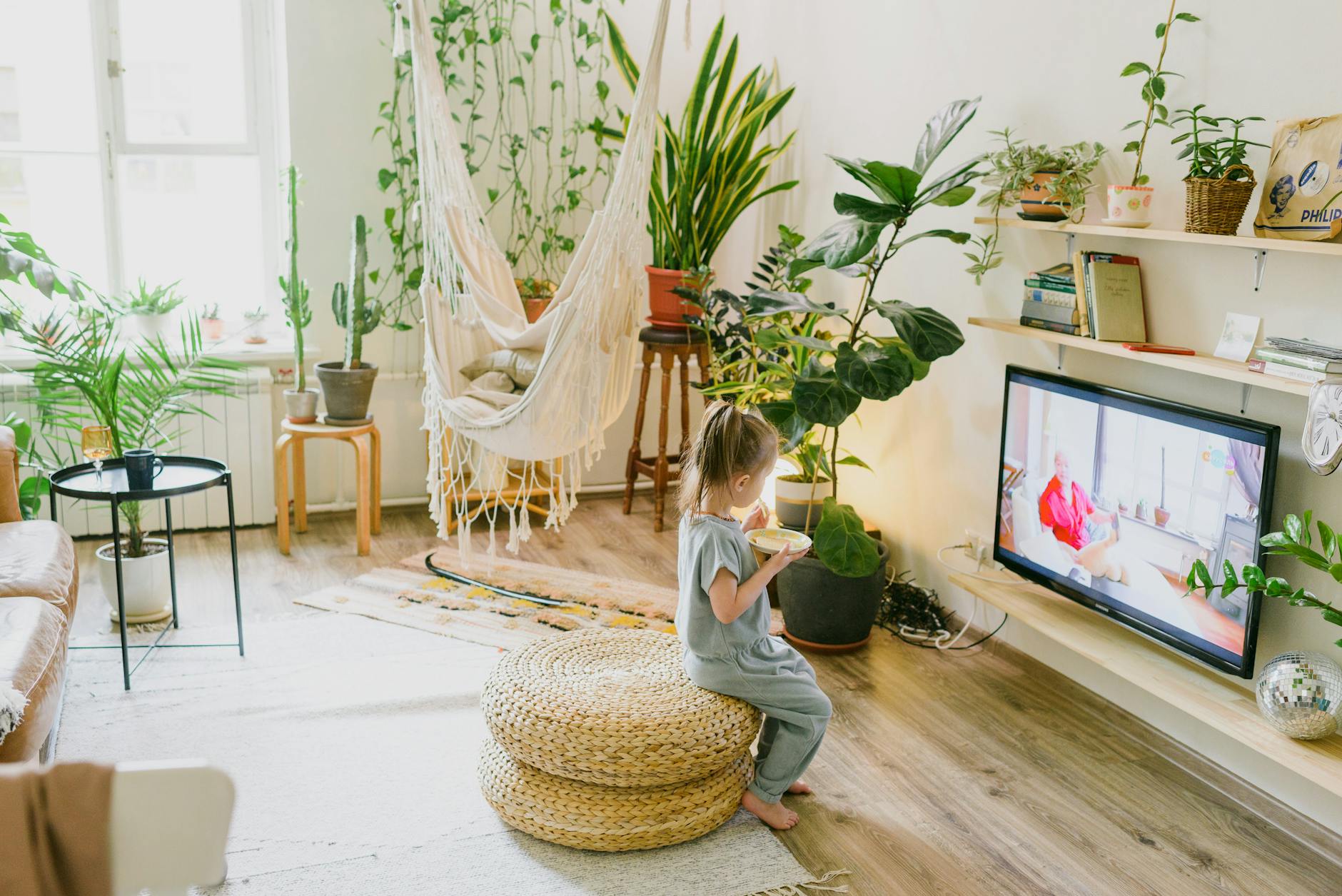 girl eating and watching tv